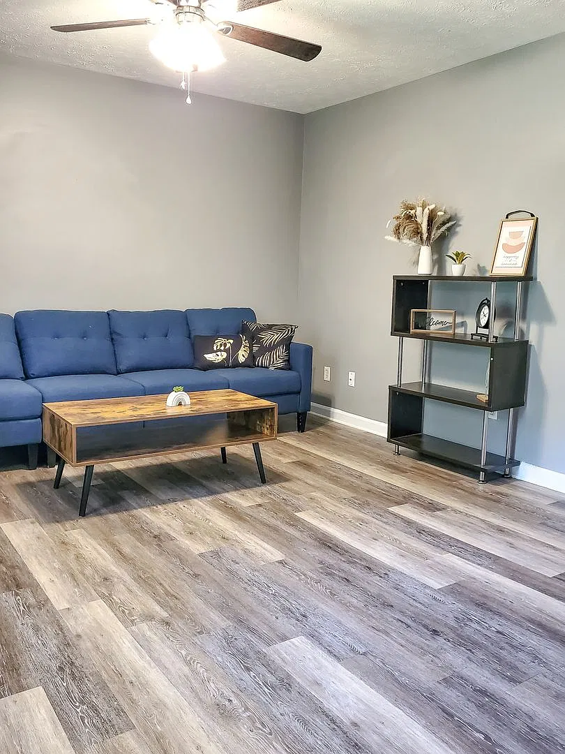 6 - Autumn Place 1610 Main — Photo 1