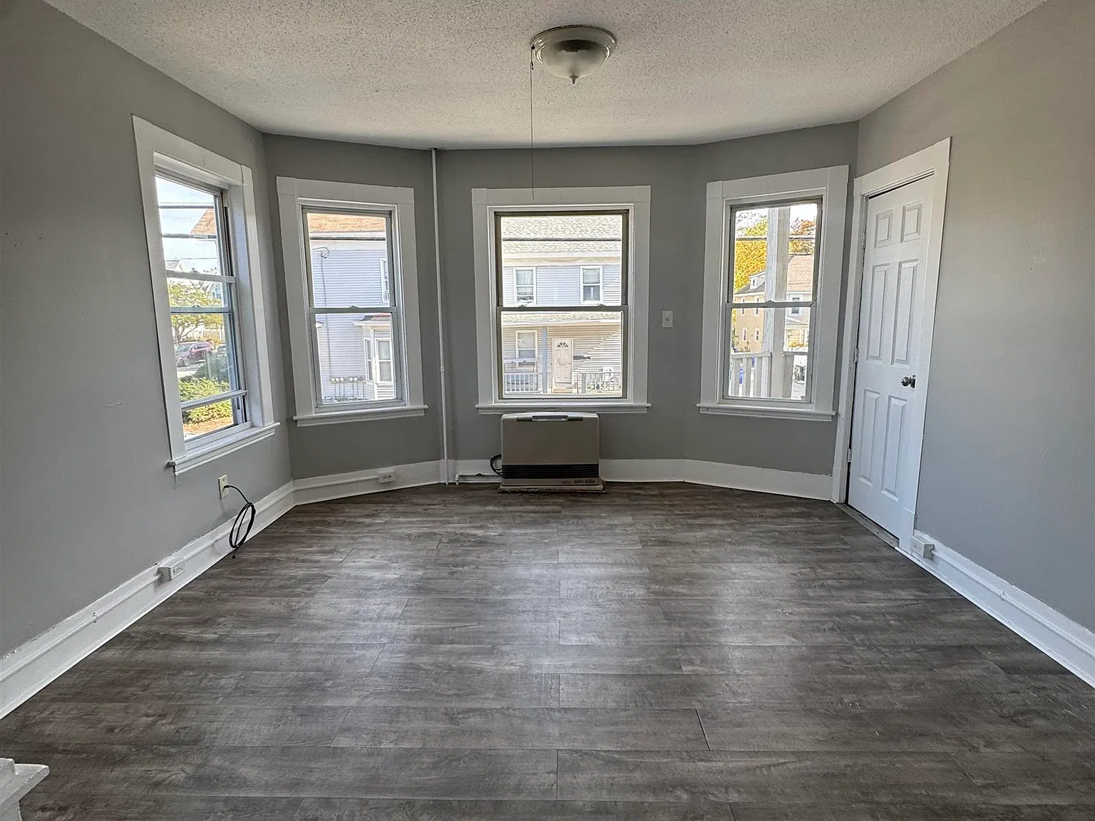 2 bed, 1.0 bath, 750 sqft, $1,500 — Photo 2