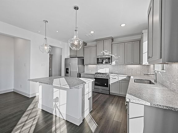 3rd image of 3792 Dutchess Dr