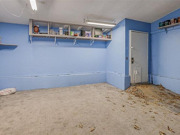 3rd image of 1104 E Elm St