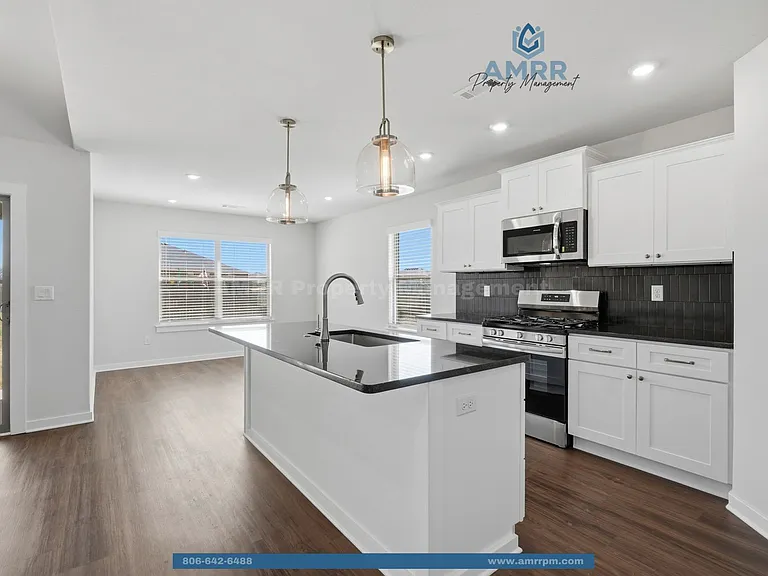 402 Cattleman Ln — Photo 7