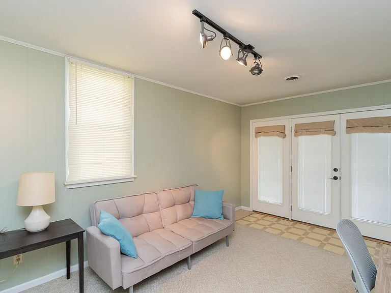 4 Orlando Dr — Photo 21