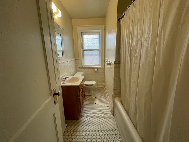 734 Syracuse Ave — Photo 8