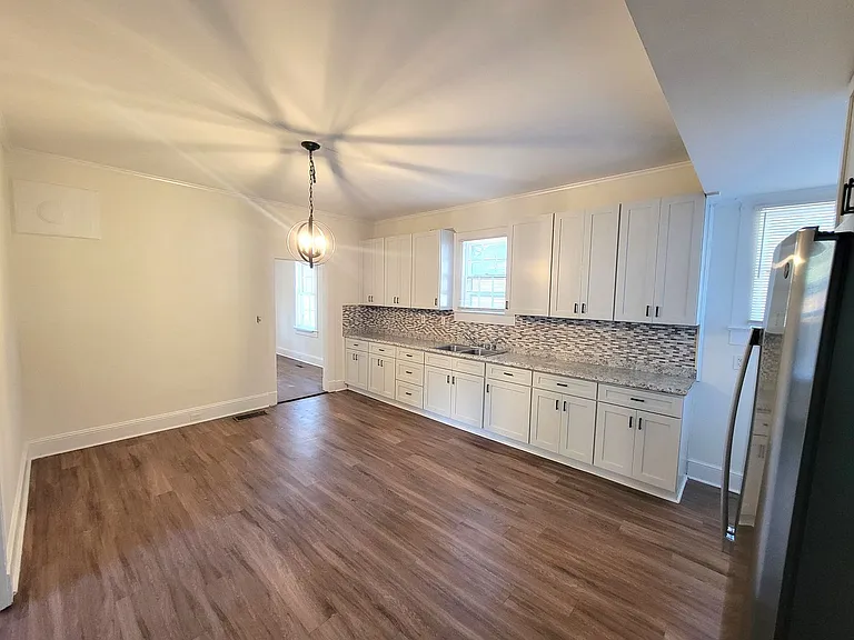 505 Ross Ave — Photo 6