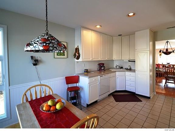 3rd image of 218 Gair St