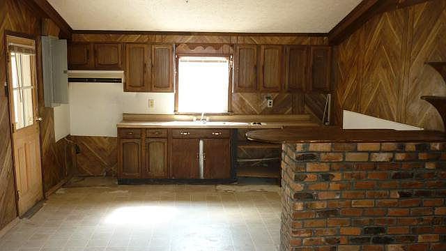 2nd image of 453 Swamp Guinea Rd