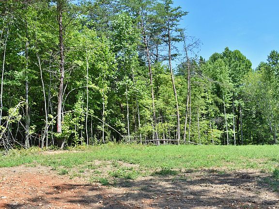 2nd image of 521 Norton Rd