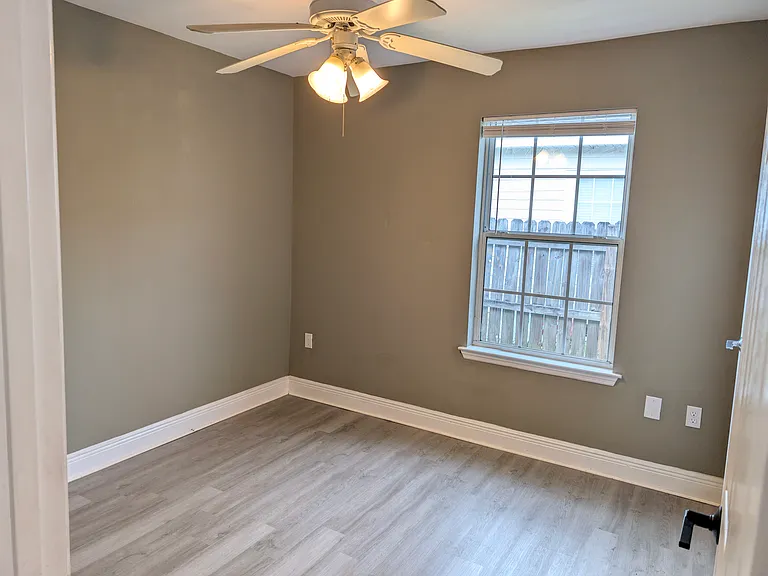 3327 Golden Rain Dr — Photo 23