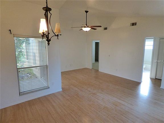 2nd image of 1018 Burnett St