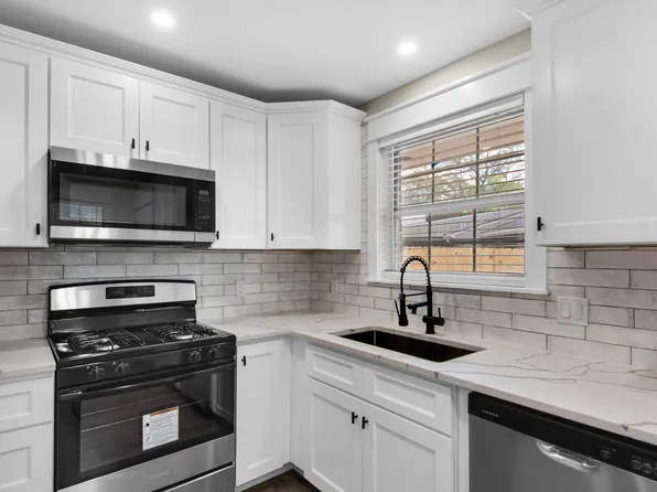 4 Magnolia Dr, Mary Esther, FL 32569