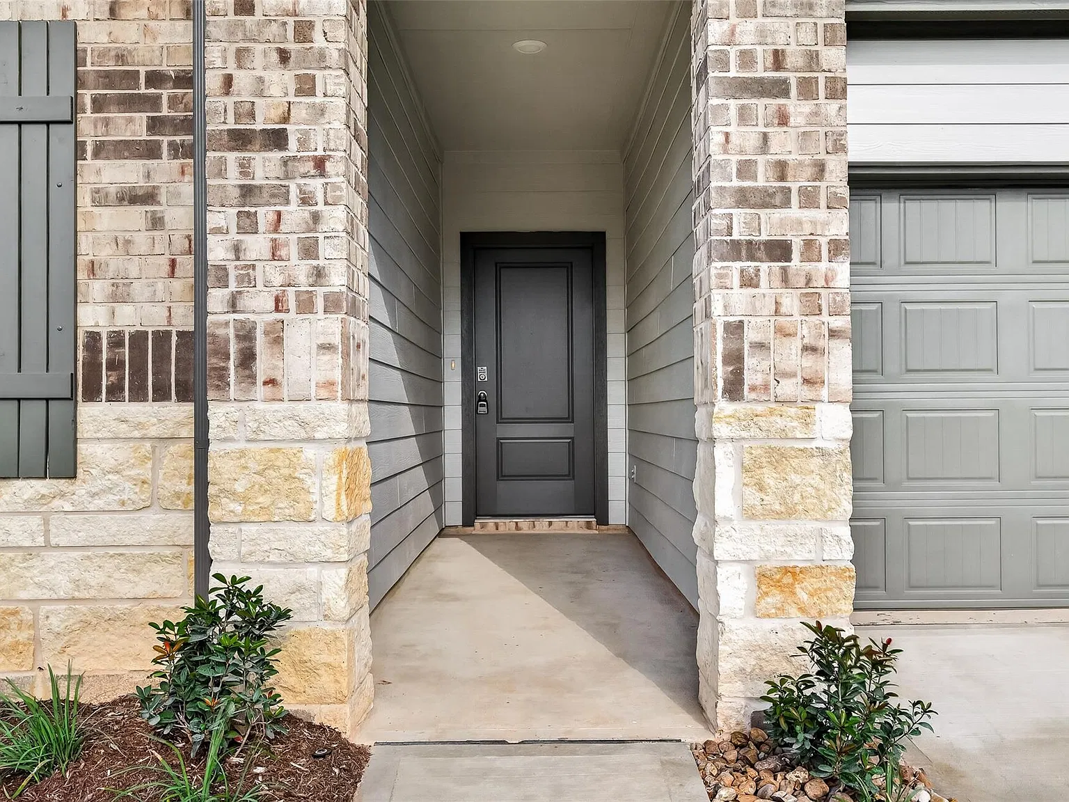 4 bed, 3.0 bath, 2257 sqft, $2,375 — Photo 3
