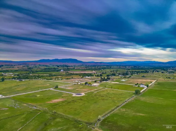 1 Dexter Ln, Emmett, ID 83617