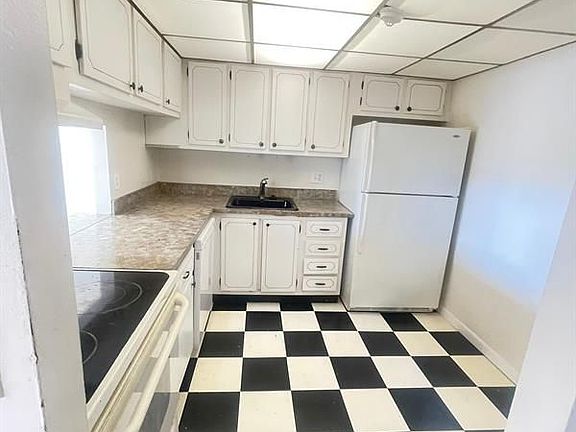 2nd image of 470 Executive Center Dr APT 4H