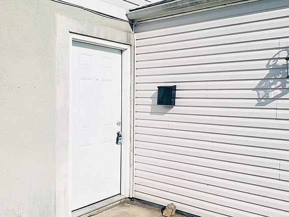 3rd image of 4211 Lambert Ave