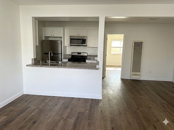 3rd image of 1754 Pine Ave APT 4
