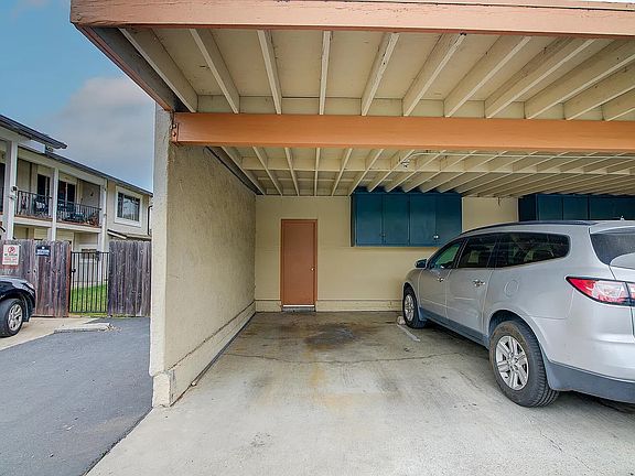 2nd image of 452 Linfield Pl APT B