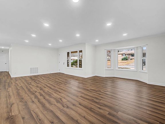 5th image of 6313 Iroquois Dr