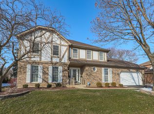 359 Knoch Knolls Rd, Naperville, IL 60565