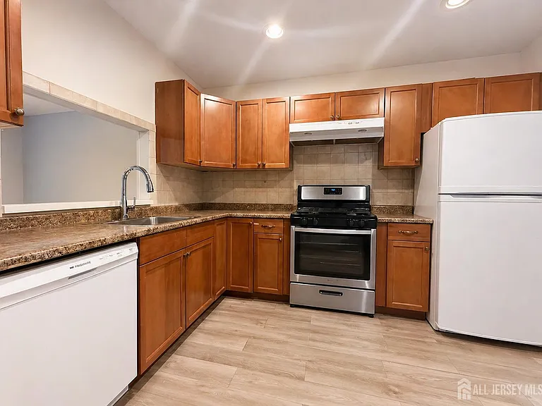 161 Applegate Ln — Photo 4