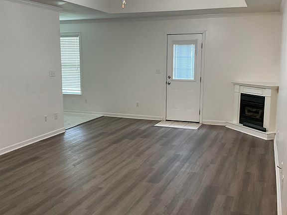 2nd image of 305 Manchester Ln