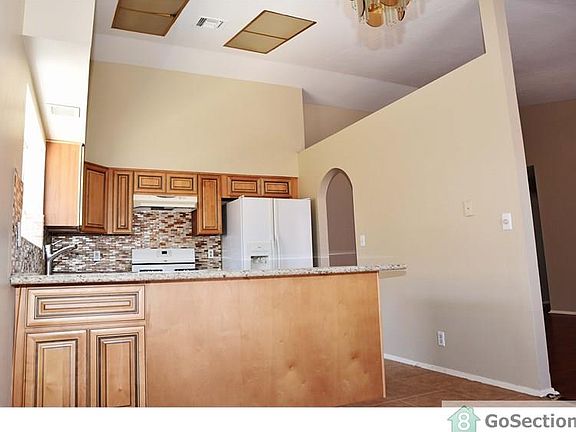 3rd image of 6404 Starcrest Dr