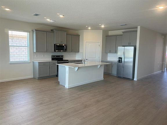 3rd image of 318 Bracer Way