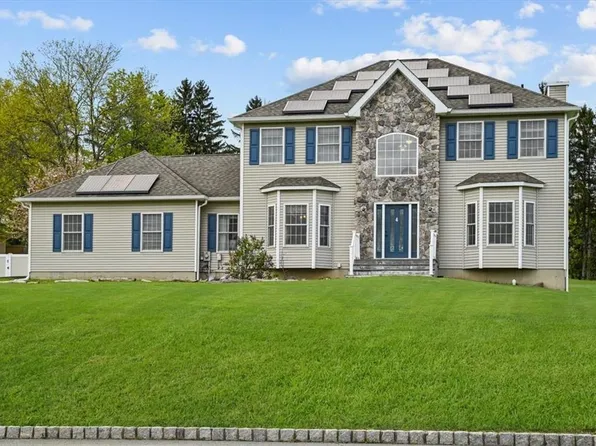 4 Coach House Court, New Windsor, NY 12553