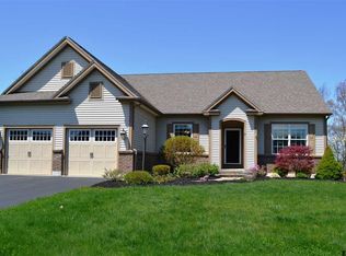9 Sheldon Dr, Mechanicville, NY 12118