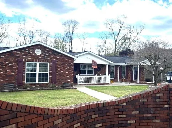 18 Friendship Ln, Wayne, WV 25570