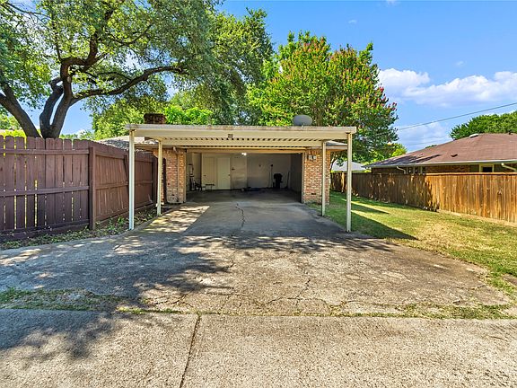 3rd image of 801 Waynelee Dr
