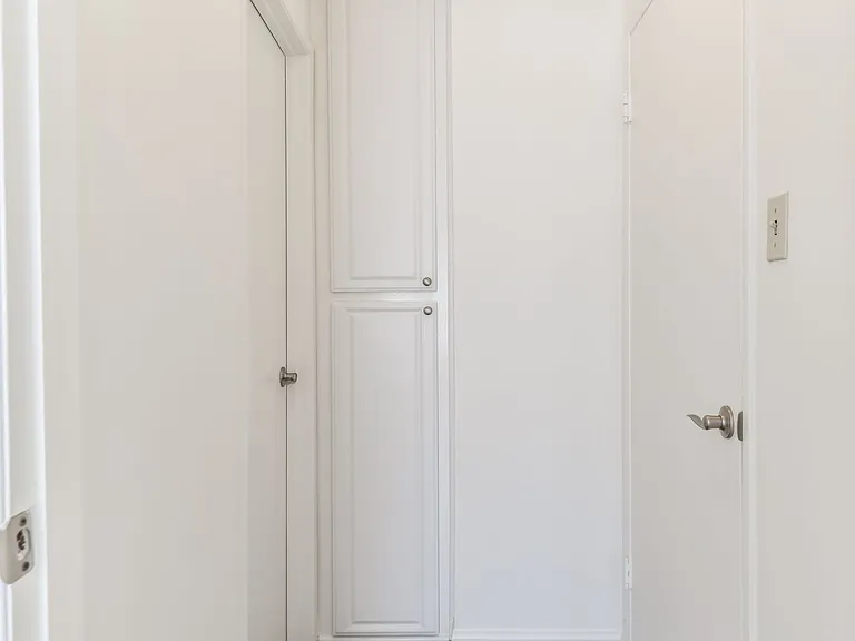1799 N Hollywood Way — Photo 34