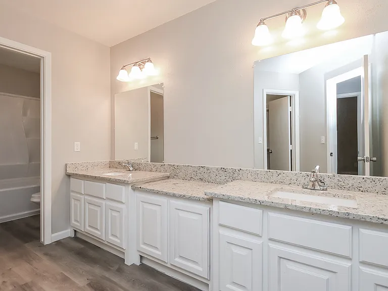 1712 N Apache Dr — Photo 12