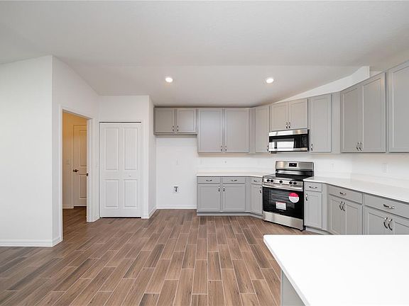 2nd image of 213 Harper Estates Cir
