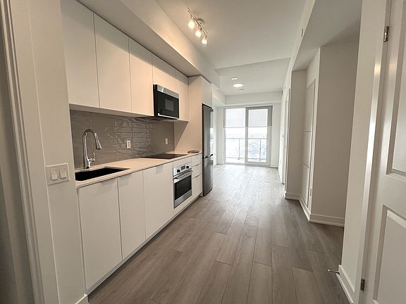2nd image of 15 Skyridge Dr #517