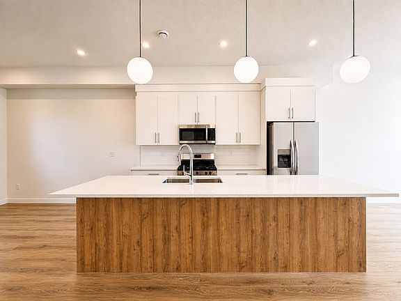 2nd image of 2850 Grant Cres SW #2852