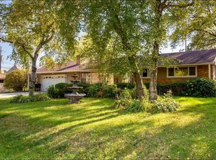 8833 N Iroquois Rd, Bayside, WI 53217