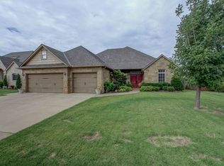 19825 Crest Ridge Dr, Edmond, OK 73012