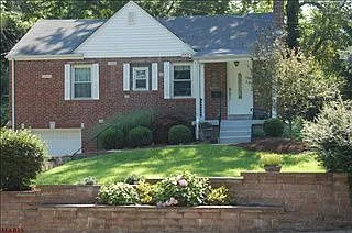 123 College Ave photo 1