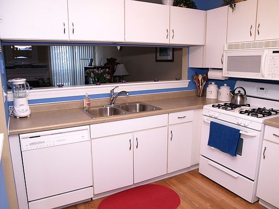 3rd image of 1143 Bristol Ct