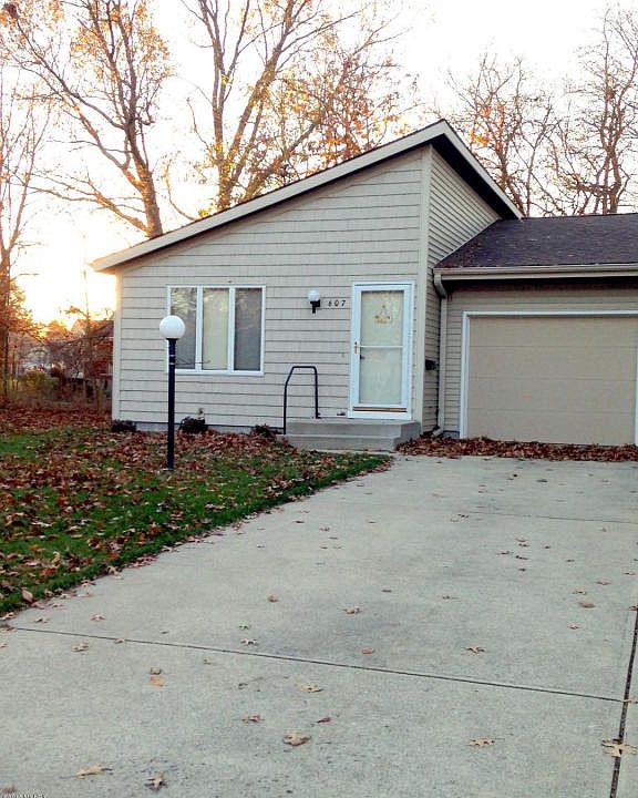 1st image of 607 Oakridge Ct