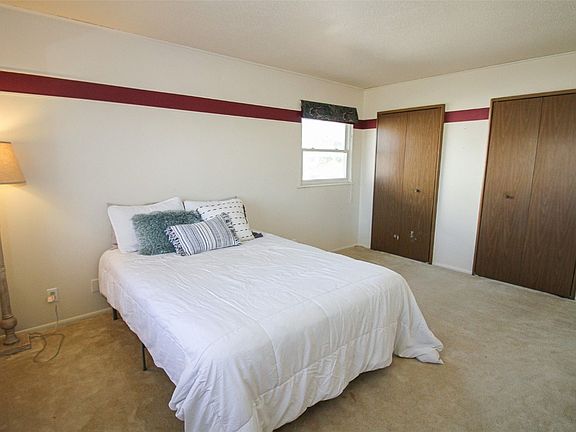 3rd image of 6407 Devonshire Dr NE