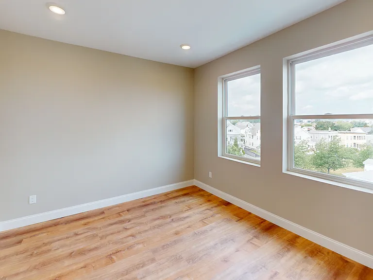 100 Revere St — Photo 5