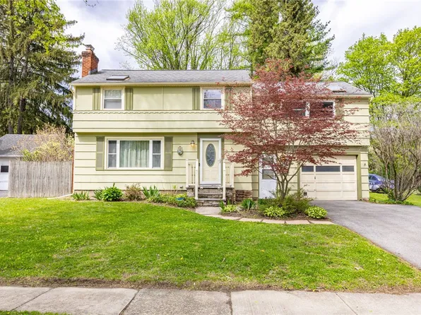 35 Stewart Dr, Rochester, NY 14624