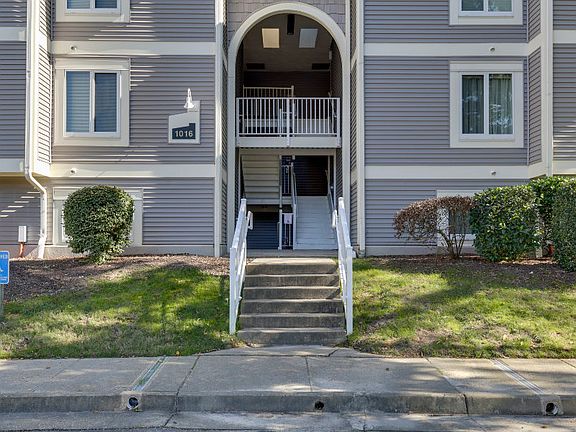 3rd image of 1016 Autumn Woods Ln