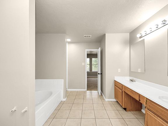 5th image of 4815 Drew Forest Ln