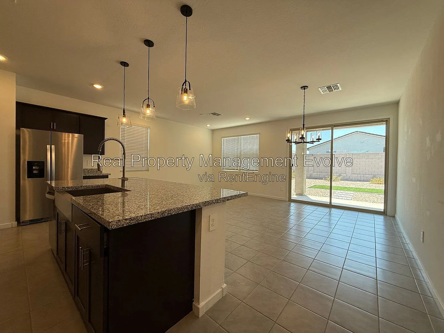 3 bed, 2.0 bath, 1568 sqft, $2,100 — Photo 4