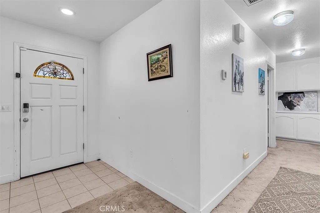 3 bed, 2112 sqft, $2,650 — Photo 4