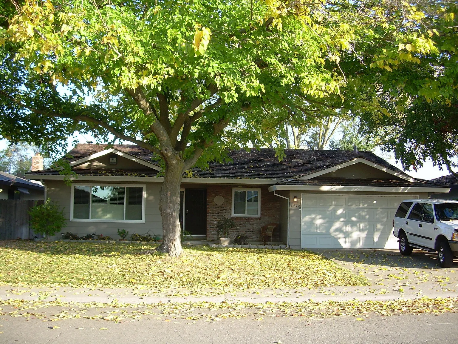 6433 Rampart Dr photo 1