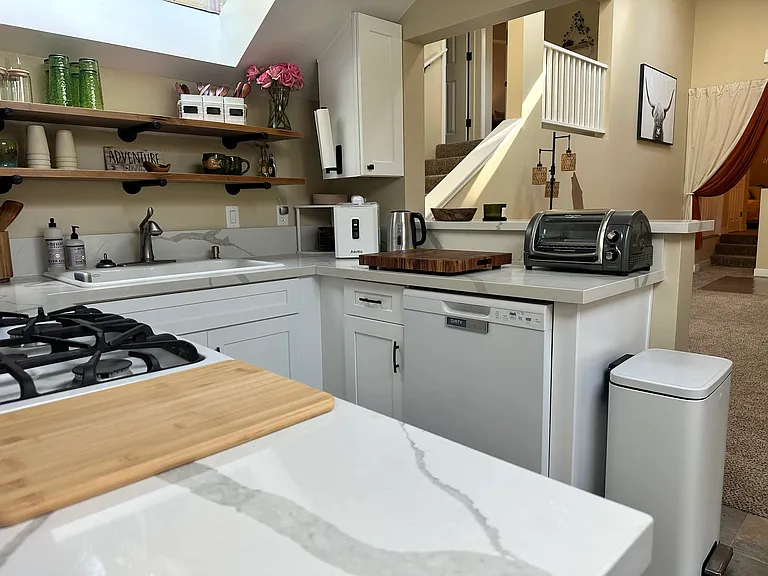 677 W Canyon Dr — Photo 18