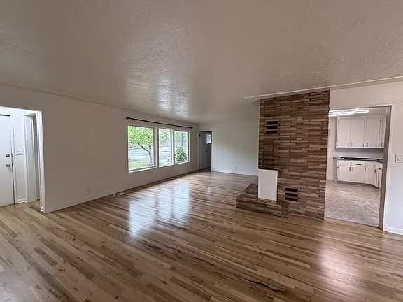 4th image of 931 Chemawa Rd N